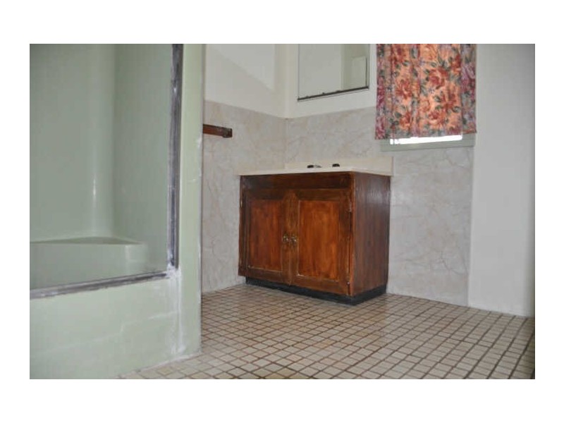 16 Phillips Street, Sarina QLD 4737