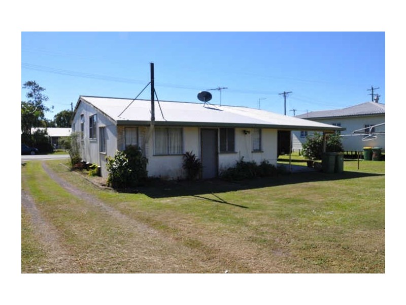 16 Phillips Street, Sarina QLD 4737