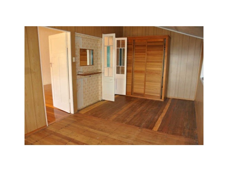 4 Ware Avenue, Sarina QLD 4737