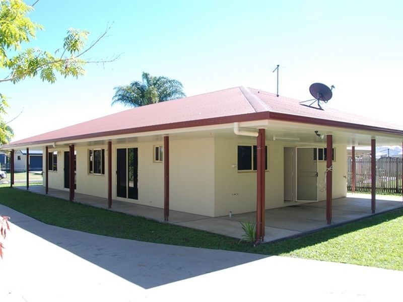9 Lando Ave, Sarina QLD 4737