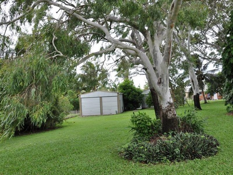 33 Hackett Crt, Campwin Beach QLD 4737