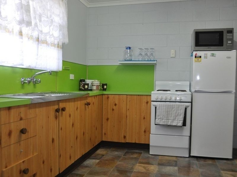 1/18 Michael, Sarina QLD 4737