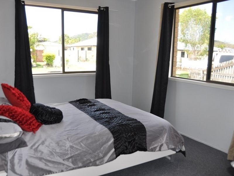 1/18 Michael, Sarina QLD 4737