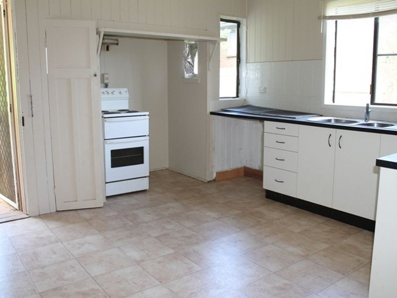 16 Hill Street, Sarina QLD 4737
