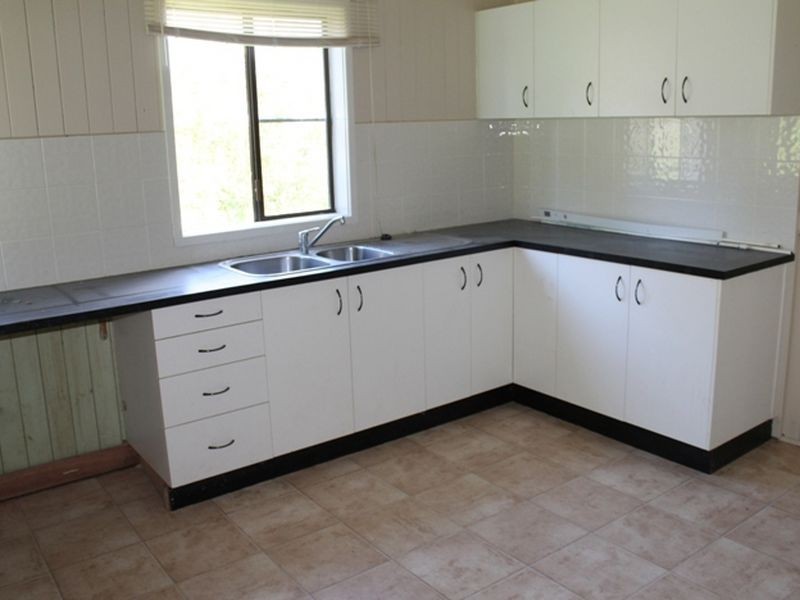 16 Hill Street, Sarina QLD 4737