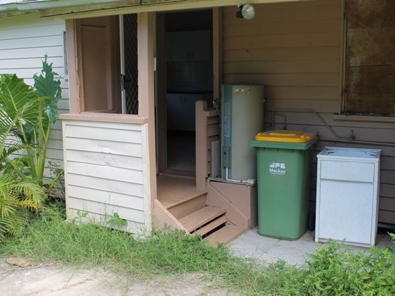 16 Hill Street, Sarina QLD 4737