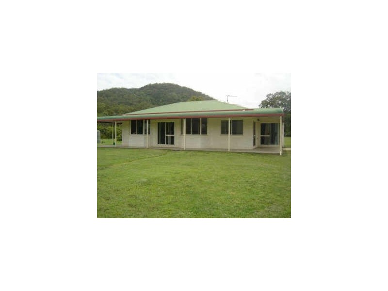 115 Walshs Rd, Sarina QLD 4737
