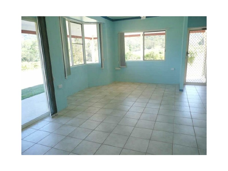 115 Walshs Rd, Sarina QLD 4737