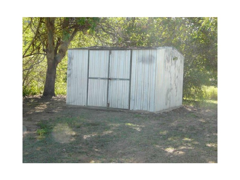 115 Walshs Rd, Sarina QLD 4737