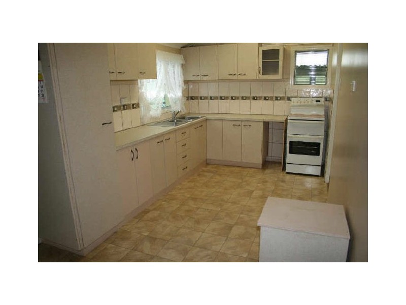 1/3 Deguara Ave, Armstrong Beach QLD 4737