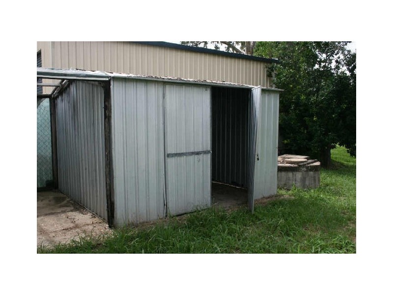 1/3 Deguara Ave, Armstrong Beach QLD 4737