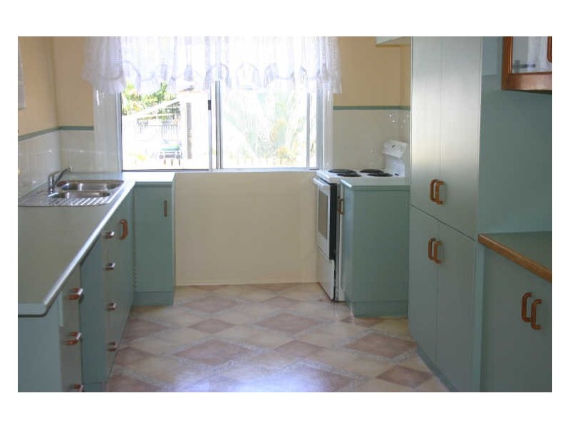 2/3 Deguara Ave, Armstrong Beach QLD 4737