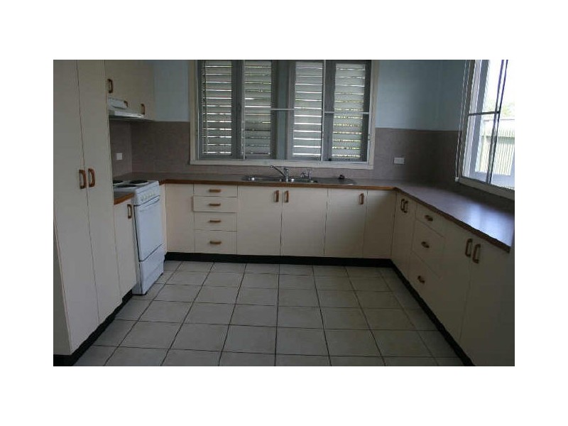 6 Place Ave, Sarina QLD 4737