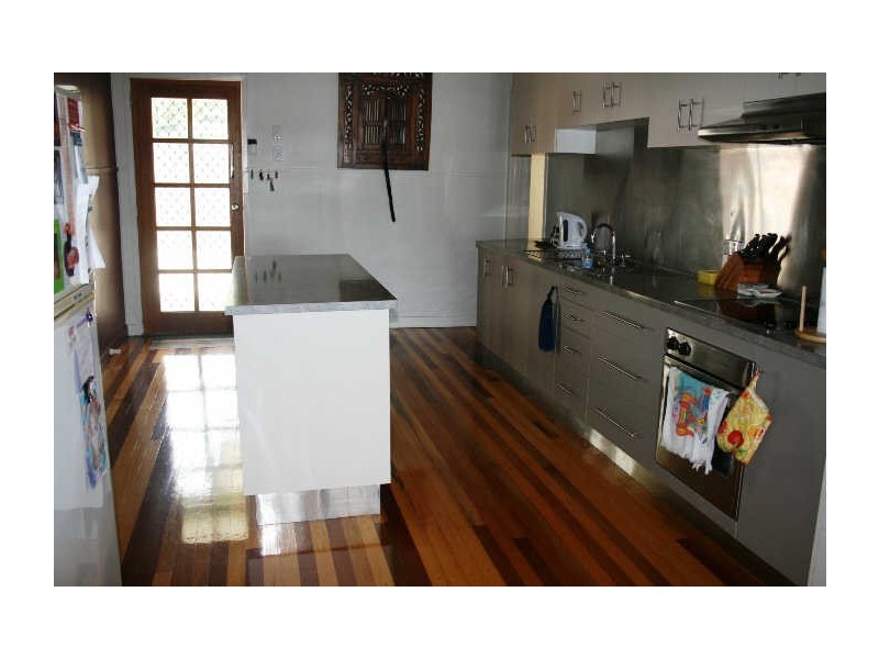 27 Atherton Street, Sarina QLD 4737