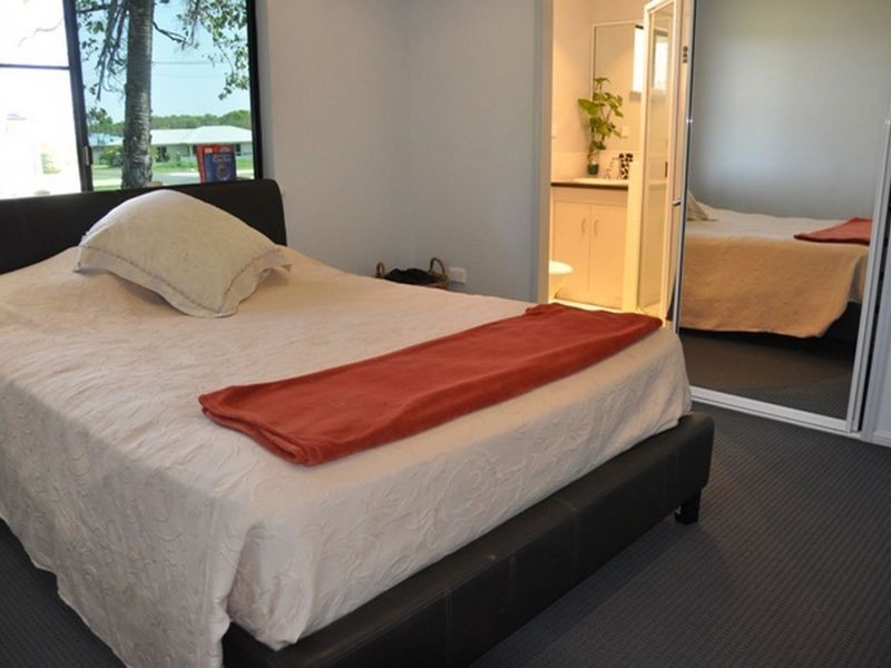 25 Brooksfield Drive, Sarina Beach QLD 4737