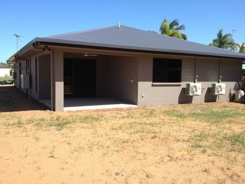 8 Rasmussen Court, Armstrong Beach QLD 4737