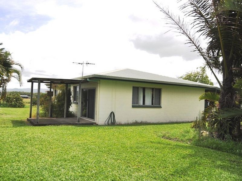 44 Perry Rd, Sarina QLD 4737