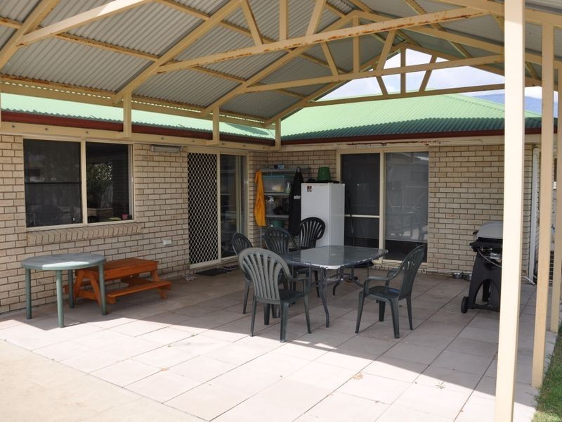 7 Howard Street, Salonika Beach QLD 4740