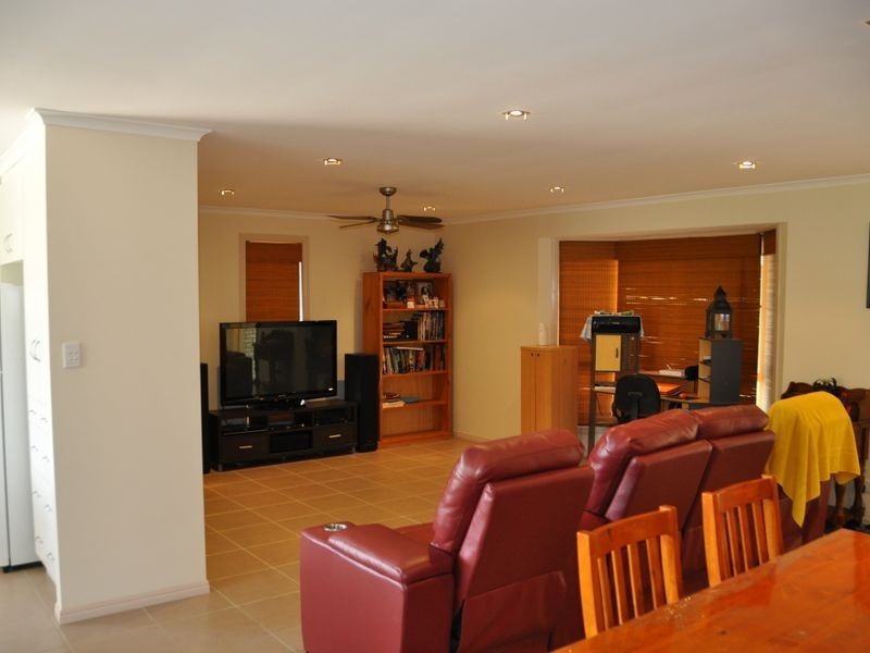 7 Howard Street, Salonika Beach QLD 4740