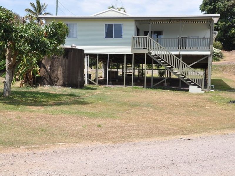 2 Ferries Terrace, Sarina Beach QLD 4737