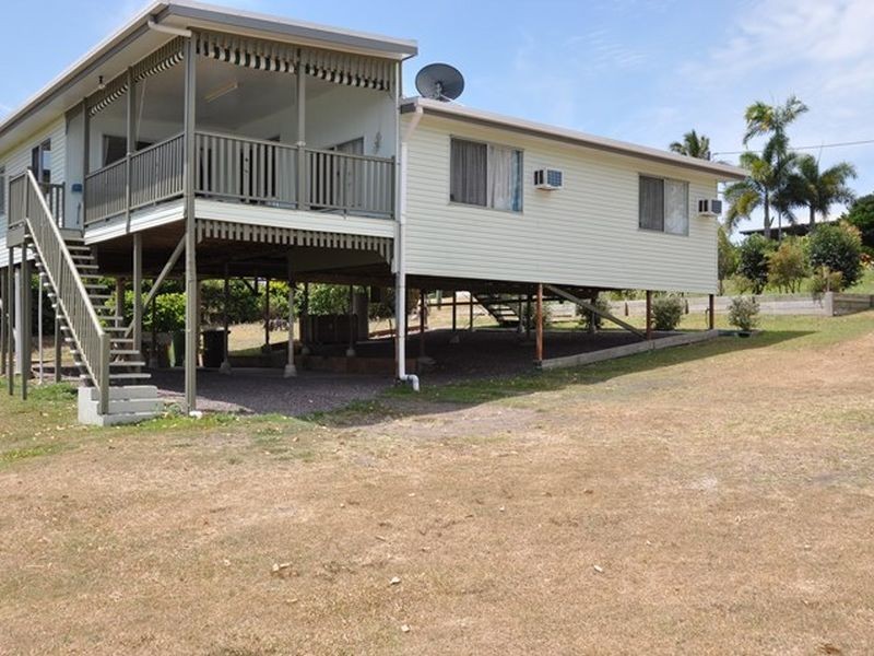 2 Ferries Terrace, Sarina Beach QLD 4737