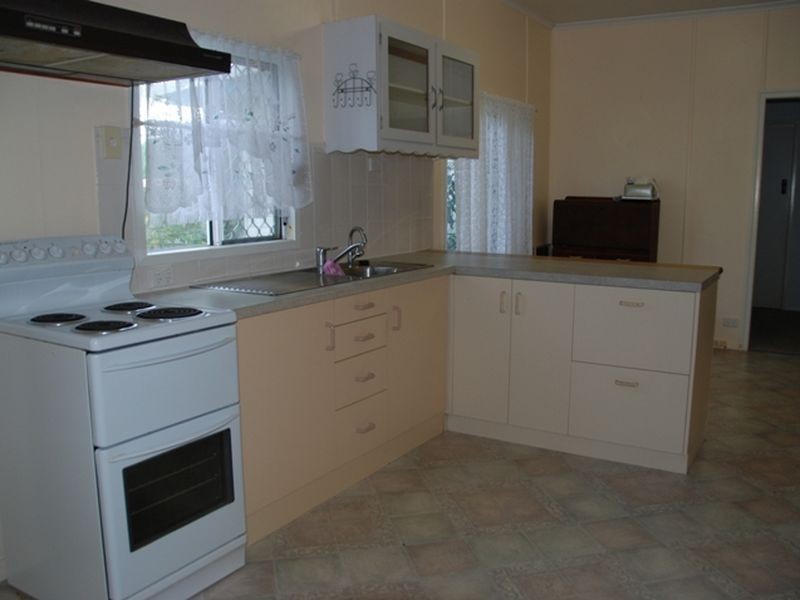 10 Holmes Avenue, Sarina QLD 4737