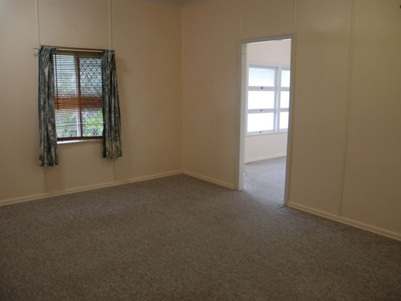 10 Holmes Avenue, Sarina QLD 4737