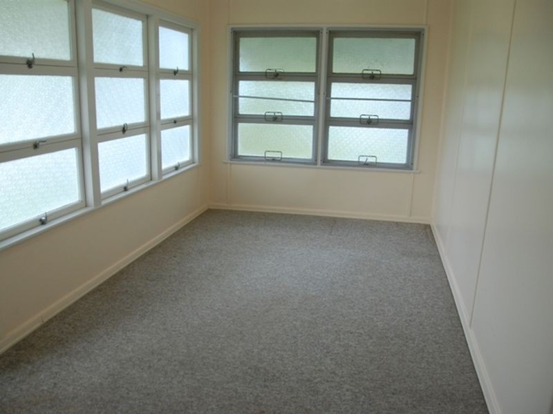 10 Holmes Avenue, Sarina QLD 4737