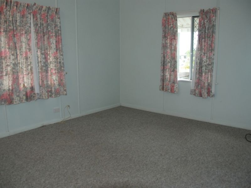 10 Holmes Avenue, Sarina QLD 4737