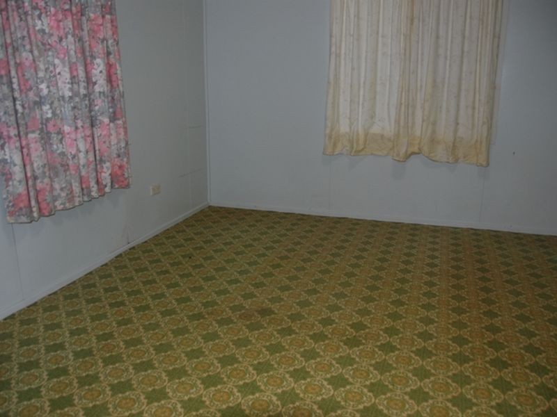 10 Holmes Avenue, Sarina QLD 4737