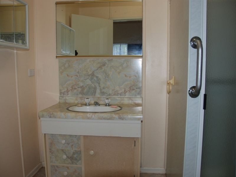 10 Holmes Avenue, Sarina QLD 4737