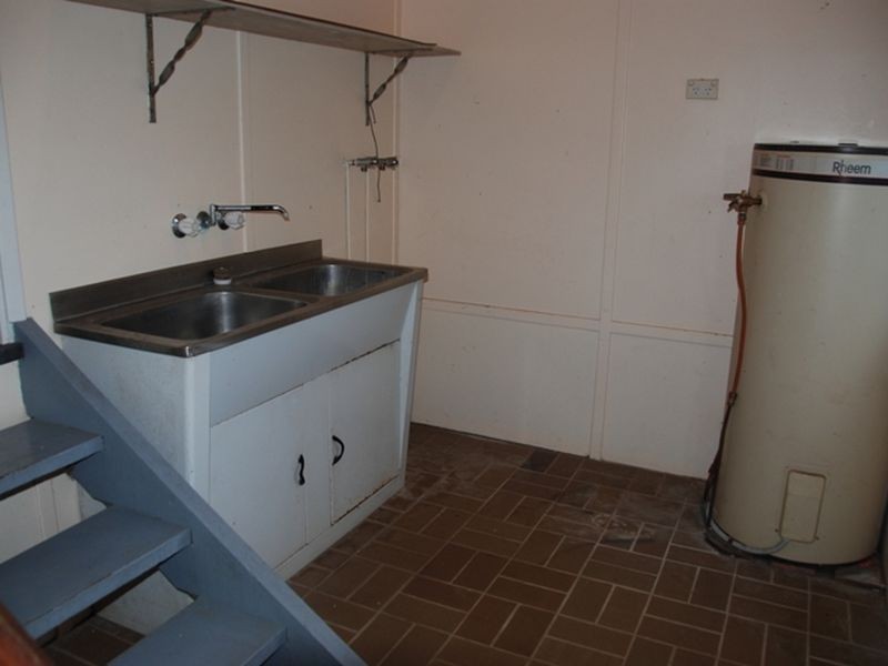 10 Holmes Avenue, Sarina QLD 4737