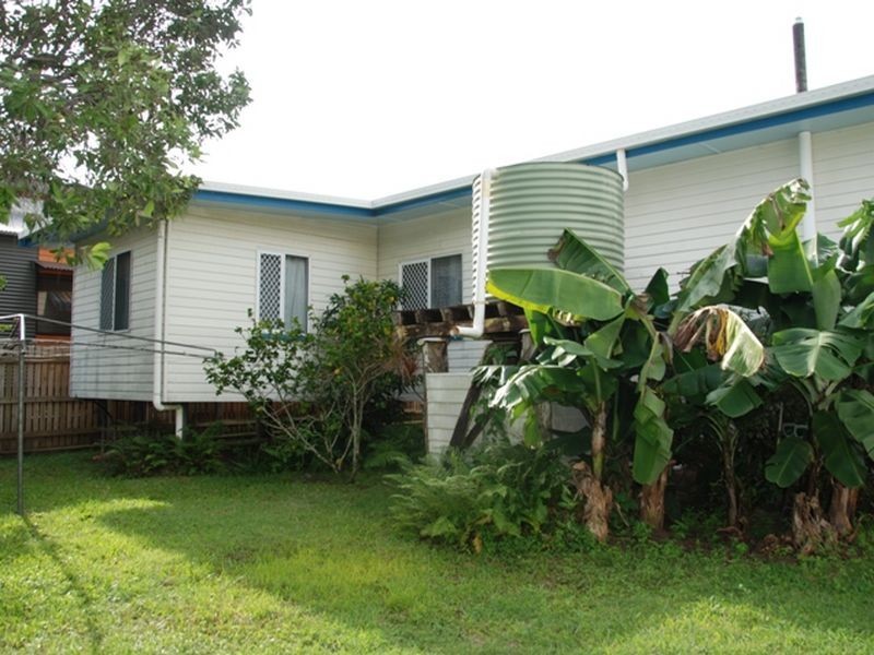 10 Holmes Avenue, Sarina QLD 4737