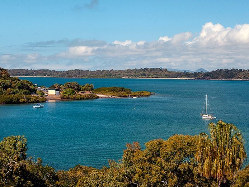 10 Ferries Terrace, Sarina Beach QLD 4737
