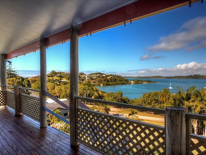 10 Ferries Terrace, Sarina Beach QLD 4737