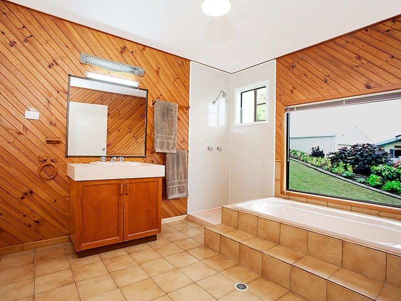 10 Ferries Terrace, Sarina Beach QLD 4737