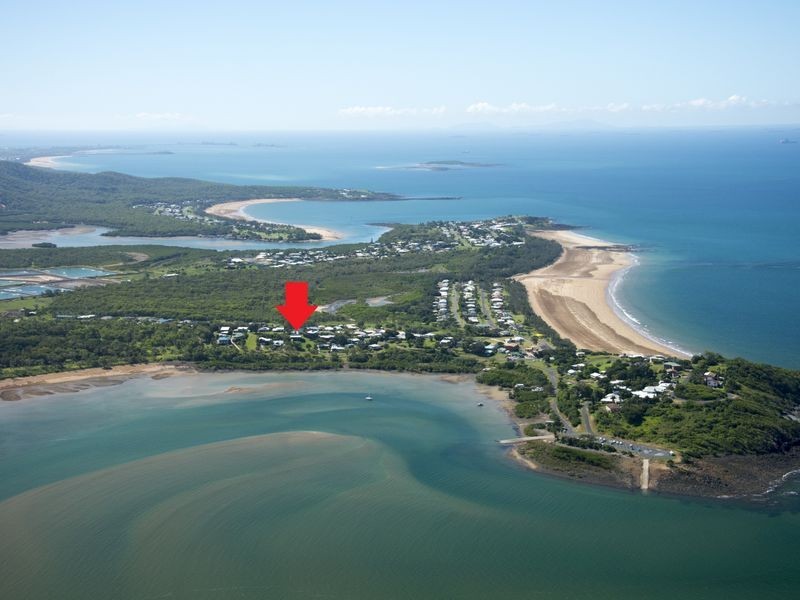 10 Ferries Terrace, Sarina Beach QLD 4737