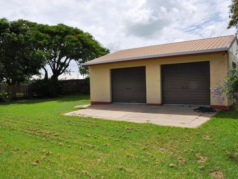 89 Beach Road, Sarina QLD 4737