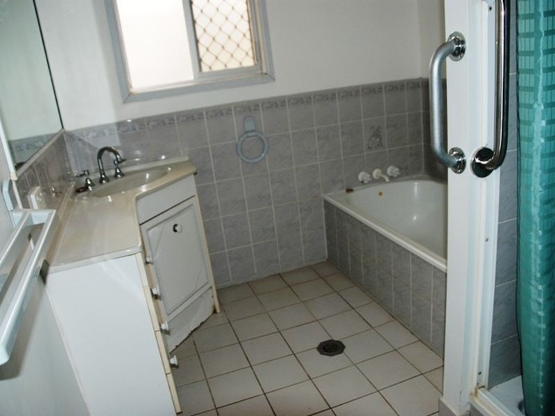 9 Holmes Avenue, Sarina QLD 4737