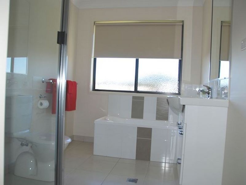 17 Pacific Ave, Sarina QLD 4737