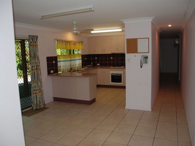 9 Lando Ave, Sarina QLD 4737