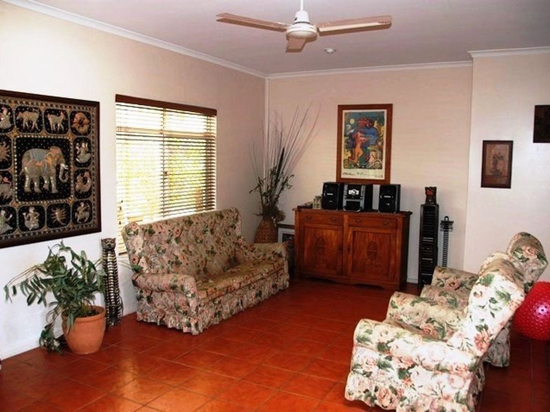 10 Sichter Street, Sarina QLD 4737