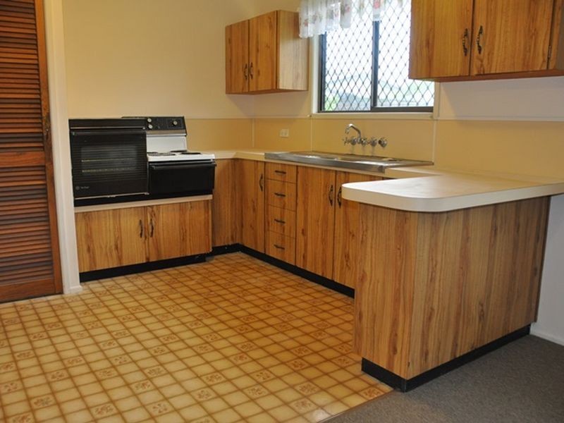 4 Place Avenue, Sarina QLD 4737