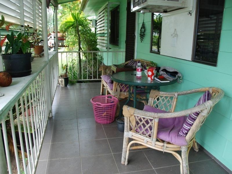 4 Place Avenue, Sarina QLD 4737