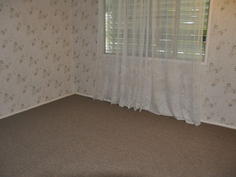 4 Place Avenue, Sarina QLD 4737