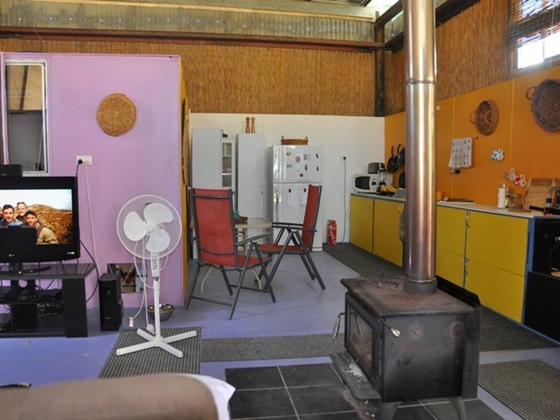 82849 Bruce Highway, Clairview QLD 4741
