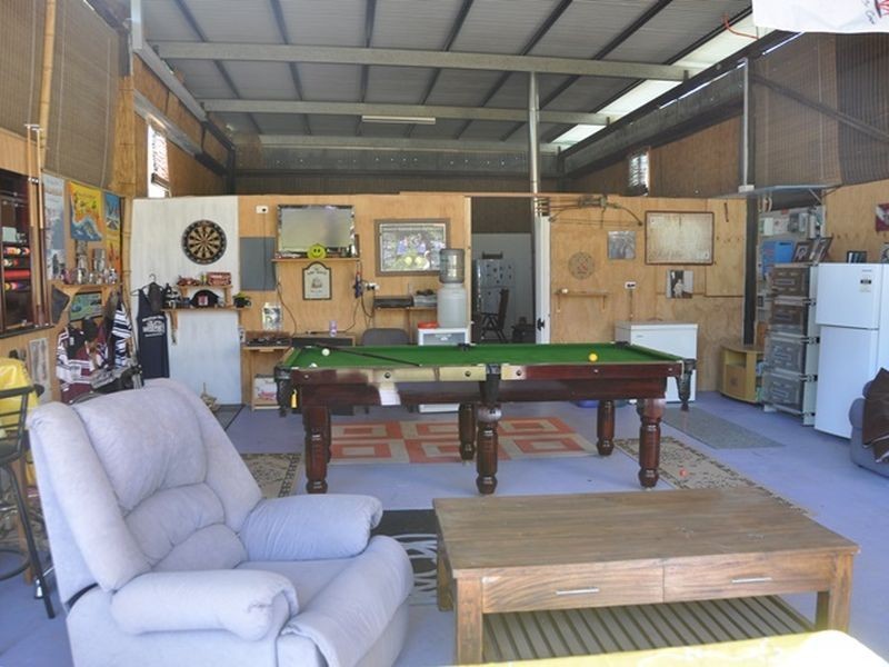 82849 Bruce Highway, Clairview QLD 4741