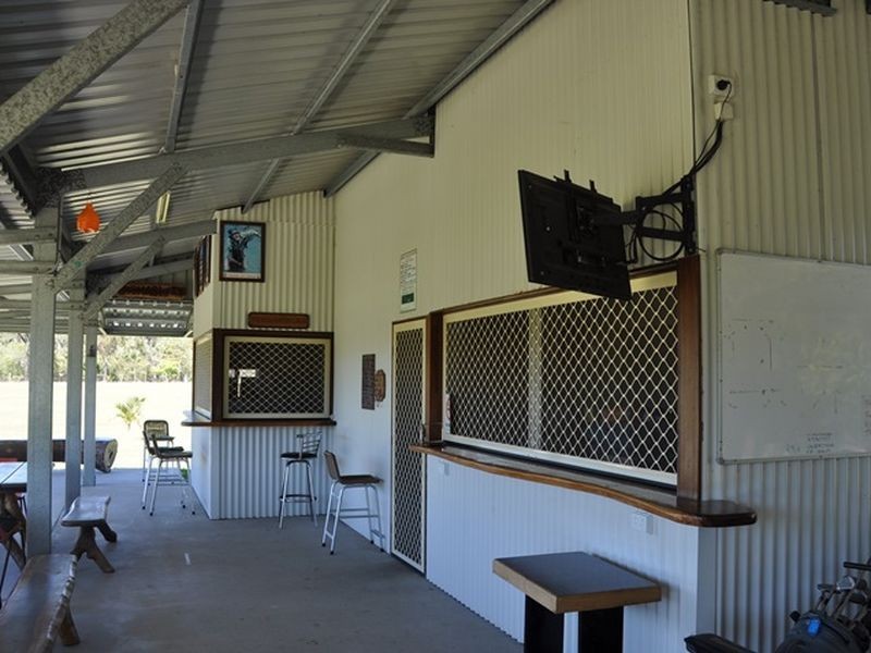 82849 Bruce Highway, Clairview QLD 4741