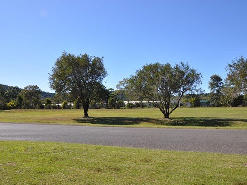 31 Cemetery Road, Sarina QLD 4737
