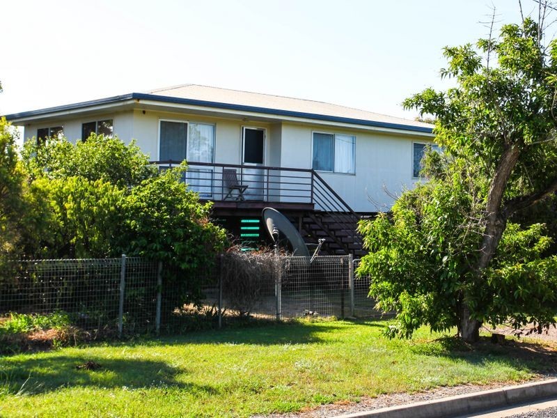 6 Railway Parade, St Lawrence QLD 4707